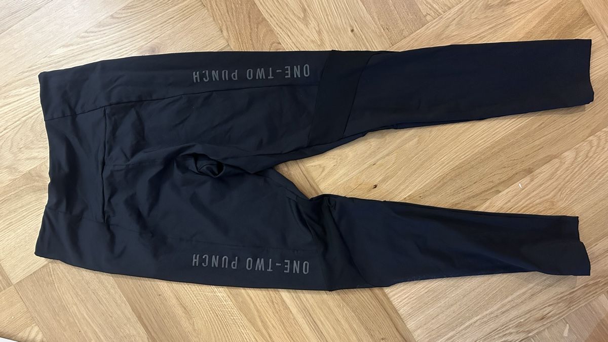 Oysho Leggings: Oysho compressive leggings – Usato da Zürich venduto da gol_zrr2