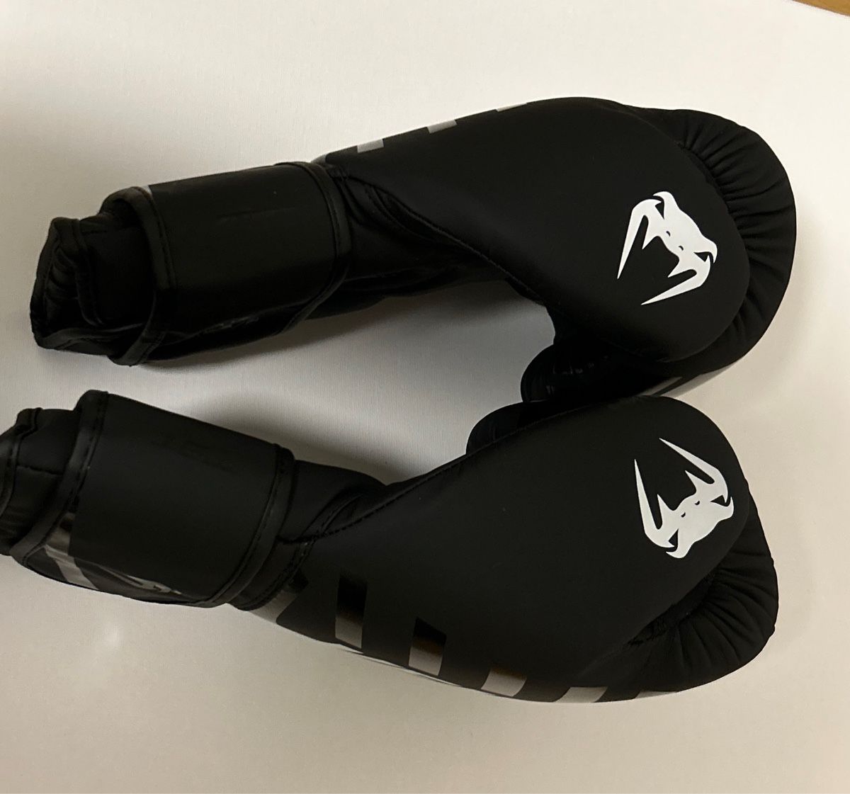 Decathlon Guanti & manicotti: Boxhandschuhe 16oz – Nuovo (secondo la descrizione) da Birsfelden venduto da yas_gyr5