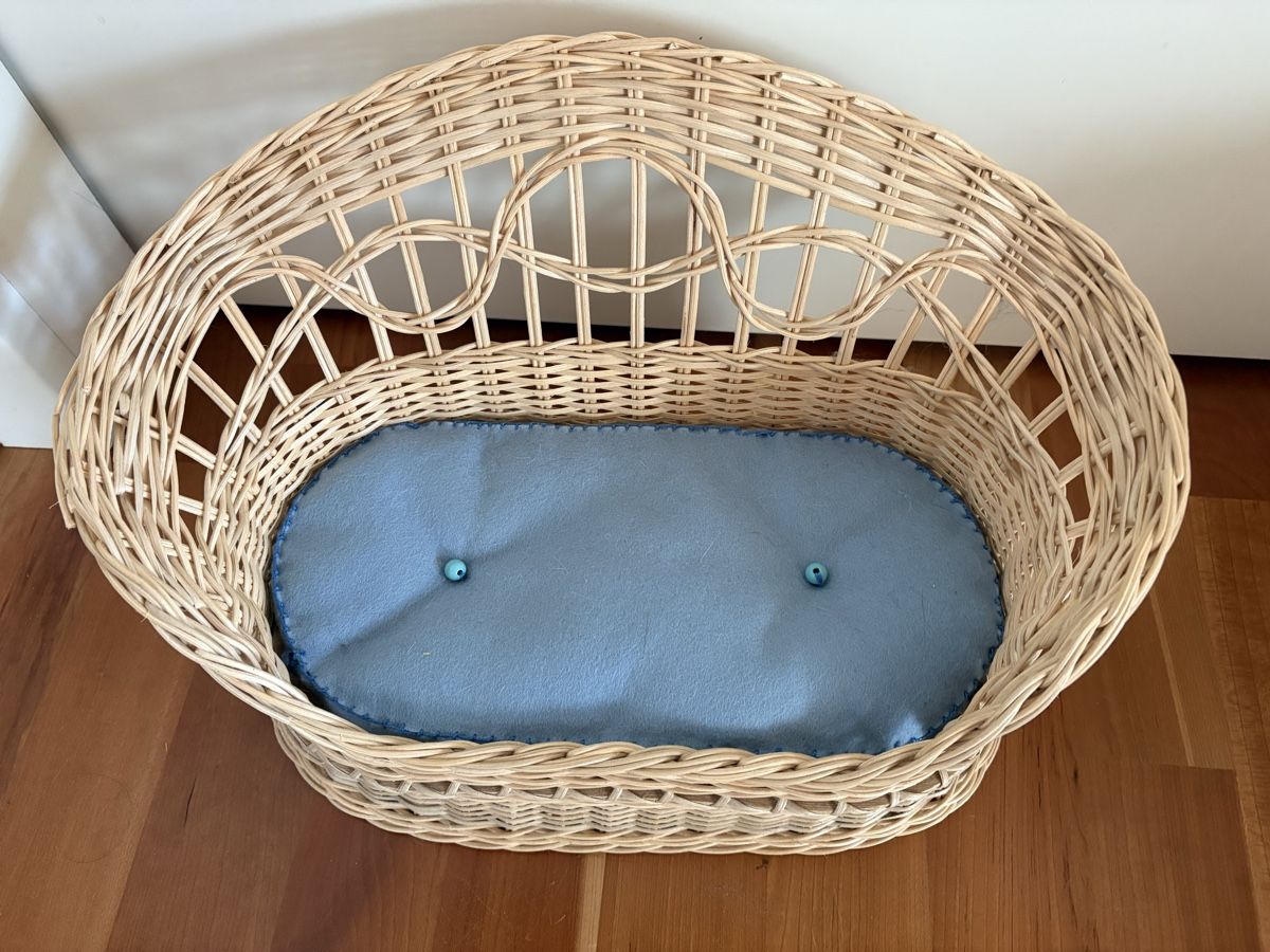 Spielzeuge: Puppen Korb Sofa Dekoration – Gebraucht aus Rümlang von BoutiqueBoutique16 1