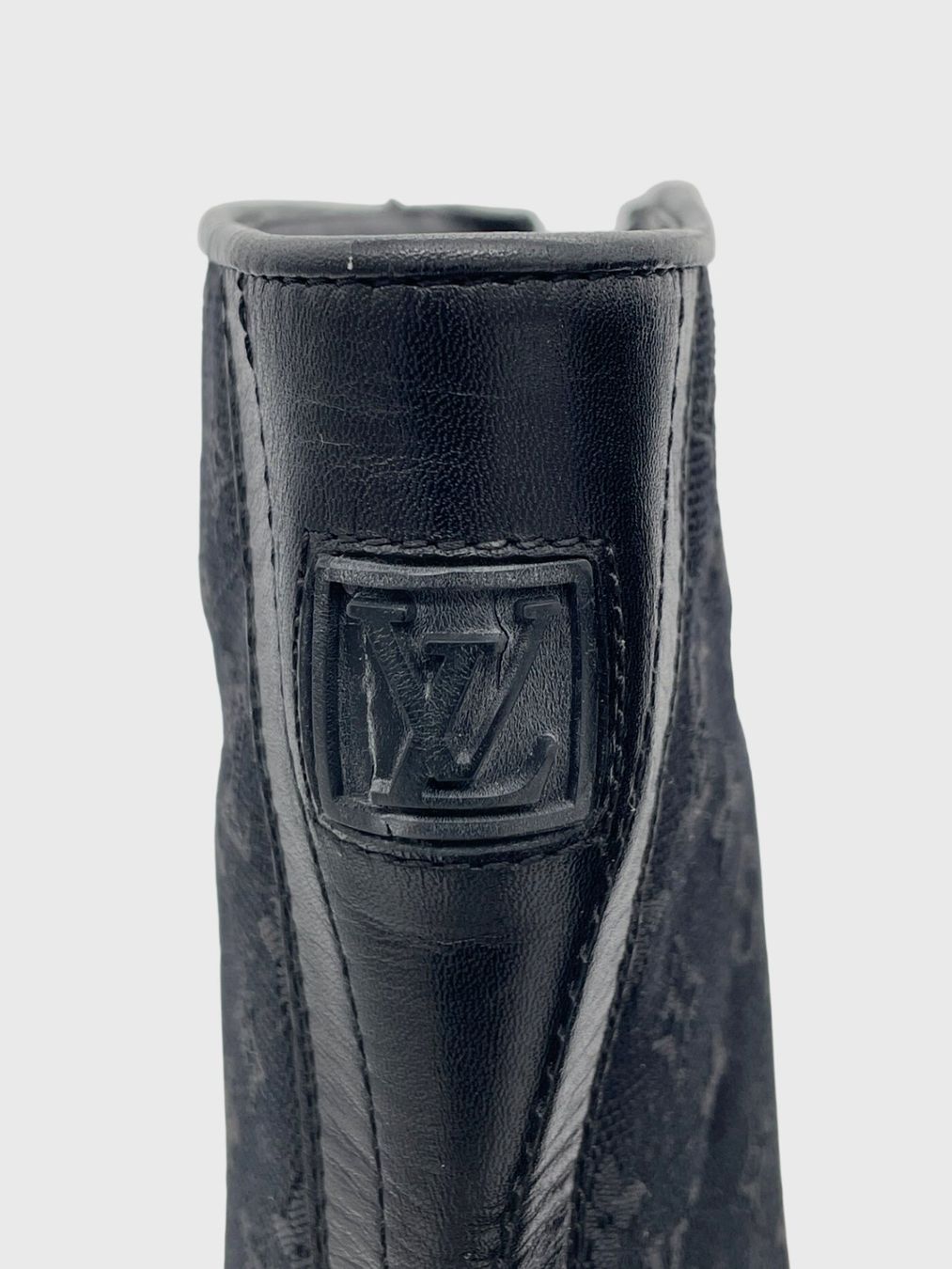 Louis Vuitton Chaussures femmes: Louis Vuitton Monogram Mini Lin Stiefel EU 36.5 Schwarz – D'occasion à Zürich par shoe_shop 7