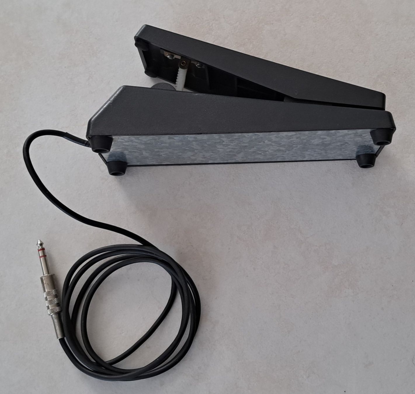 Strumenti musicali: ***** Expression Pedal sehr gutem zustand – Usato da Villaz-St-Pierre venduto da Ubid