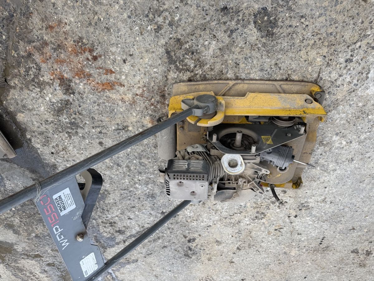 Wacker Neuson Alle Maschinen: Vibrationsplatte Wacker Neuson  – Defekt aus Niederbipp von baggerch 3
