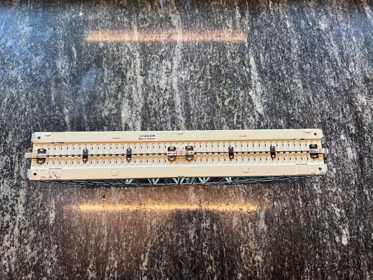 Märklin Modellini di ferrovie: Marklin HO. Bogen brucke K 7163 – Usato da Le Mont-sur-Lausanne venduto da heidimichel 1