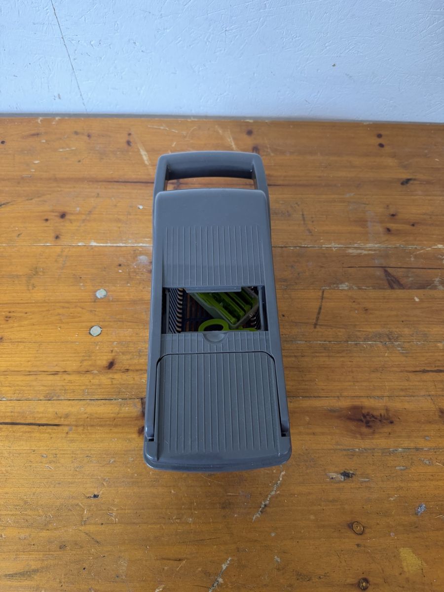 Küchengeräte: Gemüseschneider / Mandoline Set mit Einsätzen – Gebraucht aus Gurmels von SwissShop21 3