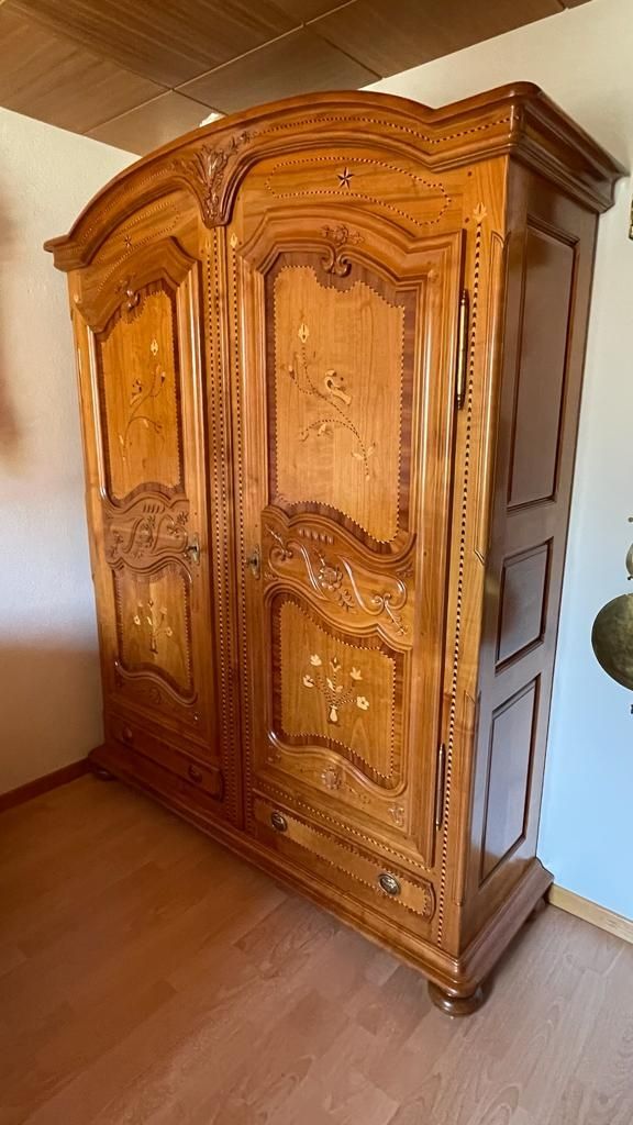 Armadi: Schrank mit Intarsien – Usato da naters venduto da yvi1965