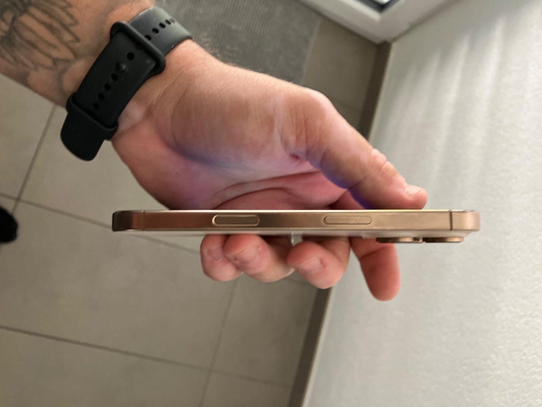 Apple Telefoni cellulari / Smartphones: iPhone 16 Pro Gold 128gb – Usato da Muraz (Collombey) venduto da Tiagoveiga20 3