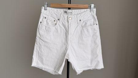 ZARA Jeansshorts Weiss Gr. 36 Neuwertig 