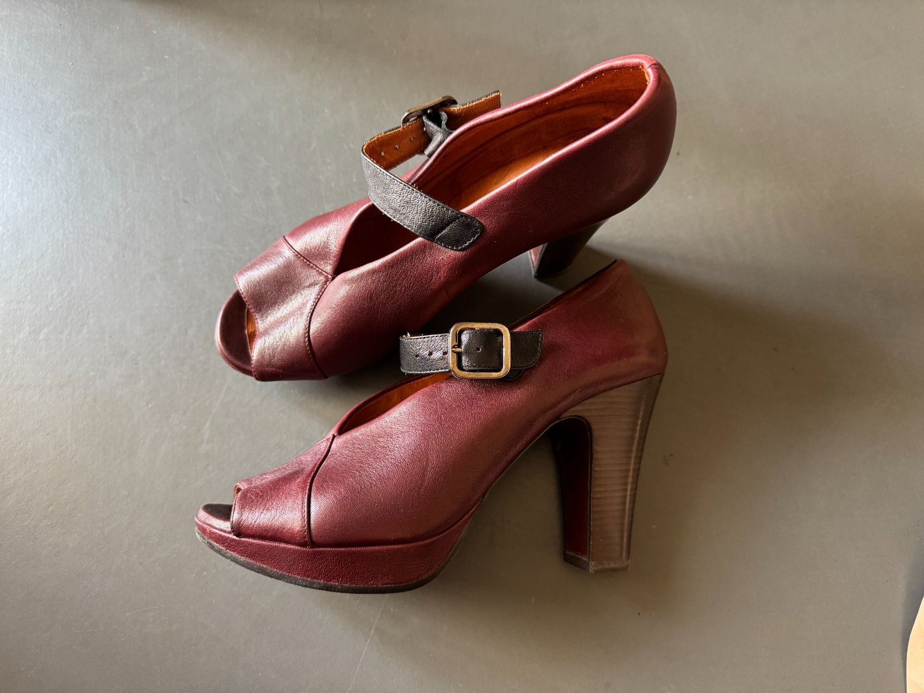 Chie Mihara Scarpe da donna: Chie Mihara Pumps mit Absatz (Bordeaux, Gr. 39) – Usato da Zürich venduto da Mlkw 1