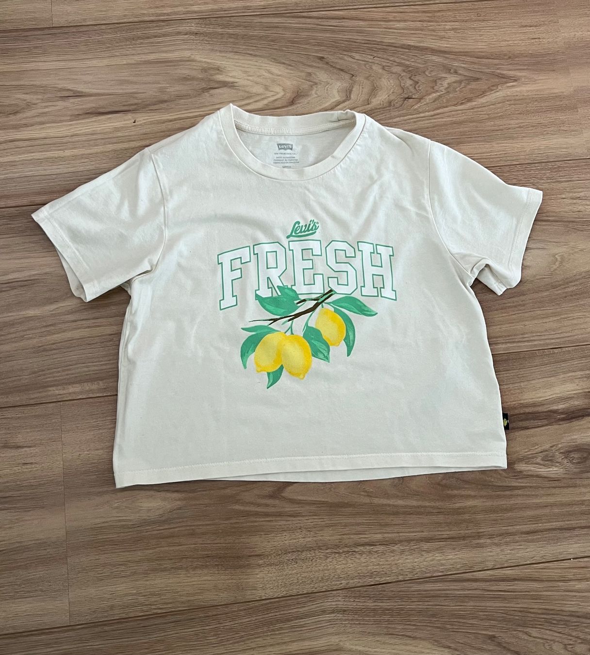 Levi's T-Shirts: Levis crop top, size S – Gebraucht aus Arzier Le Muids von oma_w5bq