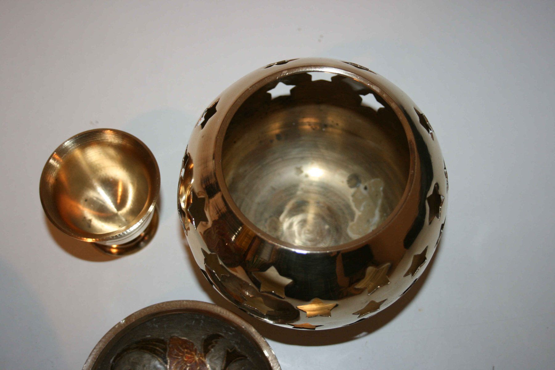Tutte le decorazioni: 9 teilantike Messing Dinge, Kelch, Kerzenständer usw. – Usato da Cadenazzo venduto da Mikeshop 8
