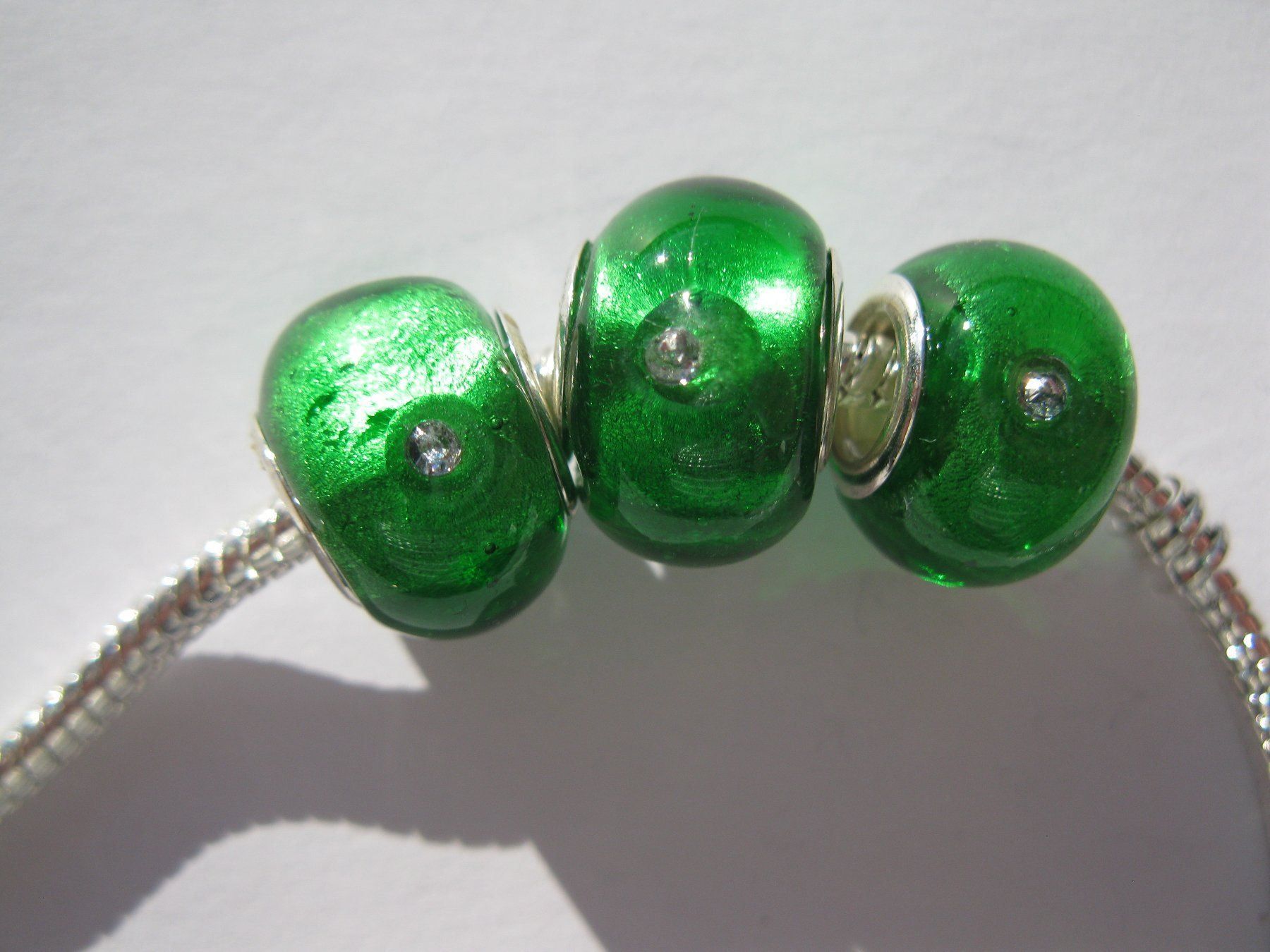 Perlen (unechte): 3 Grosslochperlen, Glas Beads grün mit Strass – Neu und originalverpackt aus St. Margarethen TG von LuanaKa
