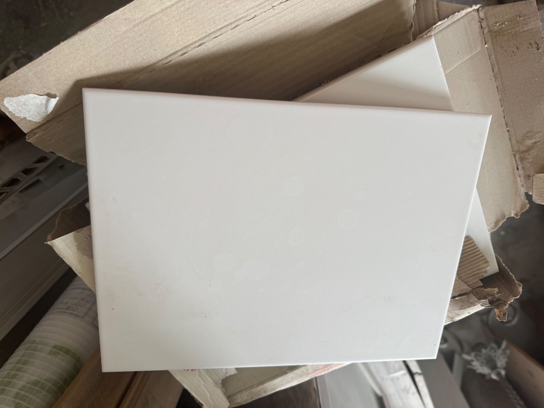 Piatti di portata: Fliesen 25x30 cm weiss – Usato da Tagelswangen venduto da Occahandel