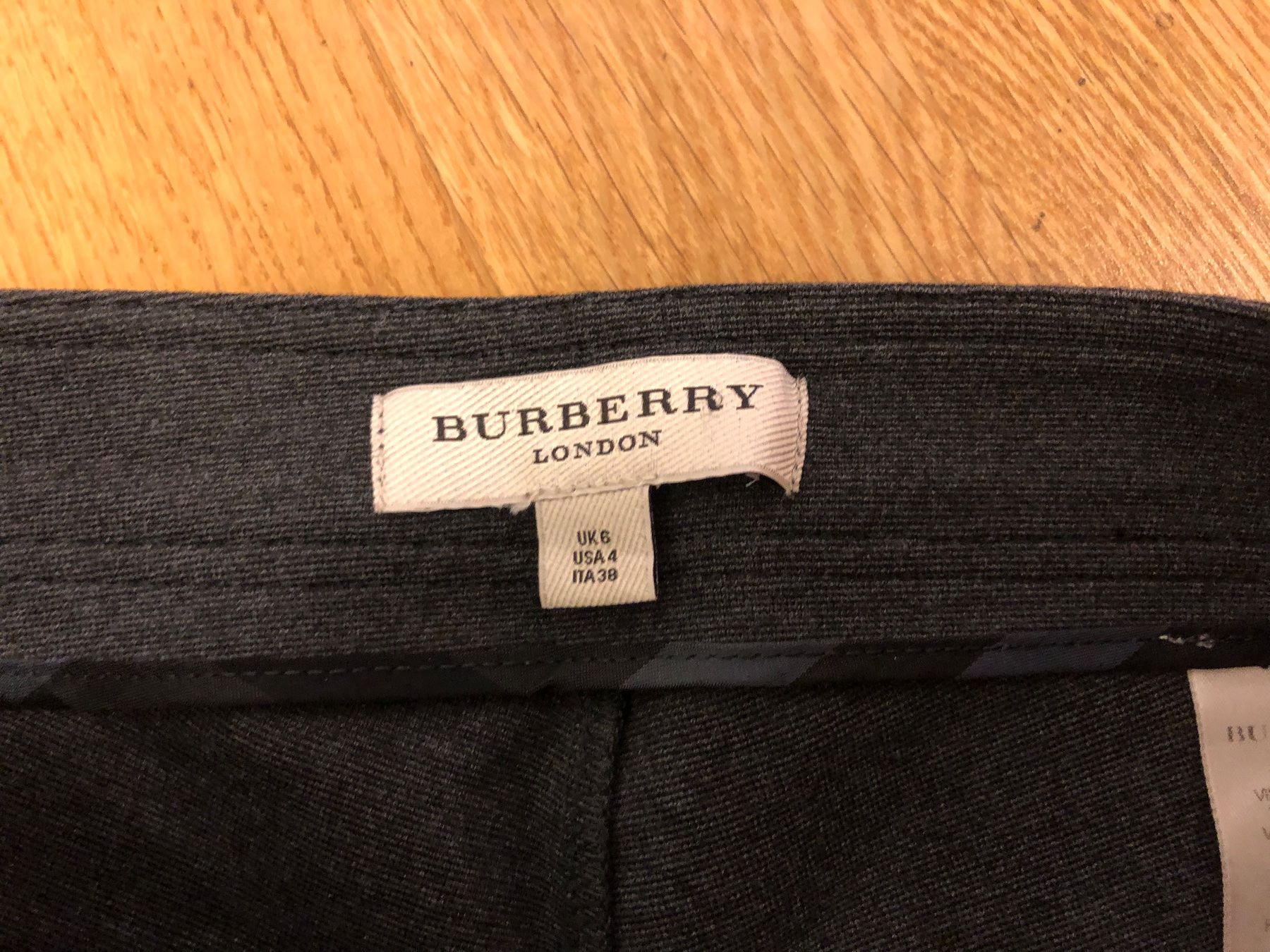 Burberry Leggings: Burberry graue Leggings – Usato da Duebendorf venduto da tom_lp2m 1