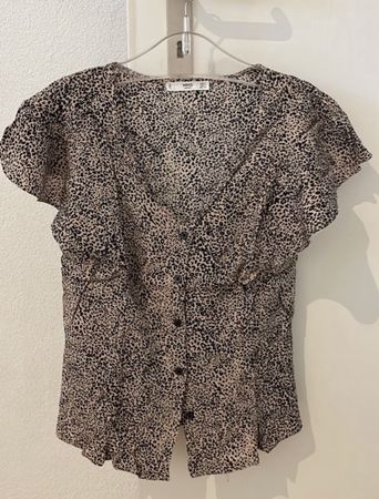 Leichte Damenbluse mit Leo-Muster, Grösse S, Mango