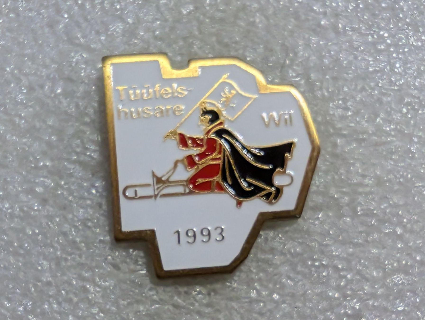 Placchette & Badge: Ansteckpin 13: Tüfels Husare Wil – Usato da Oppligen venduto da Pin-Fall-Shop