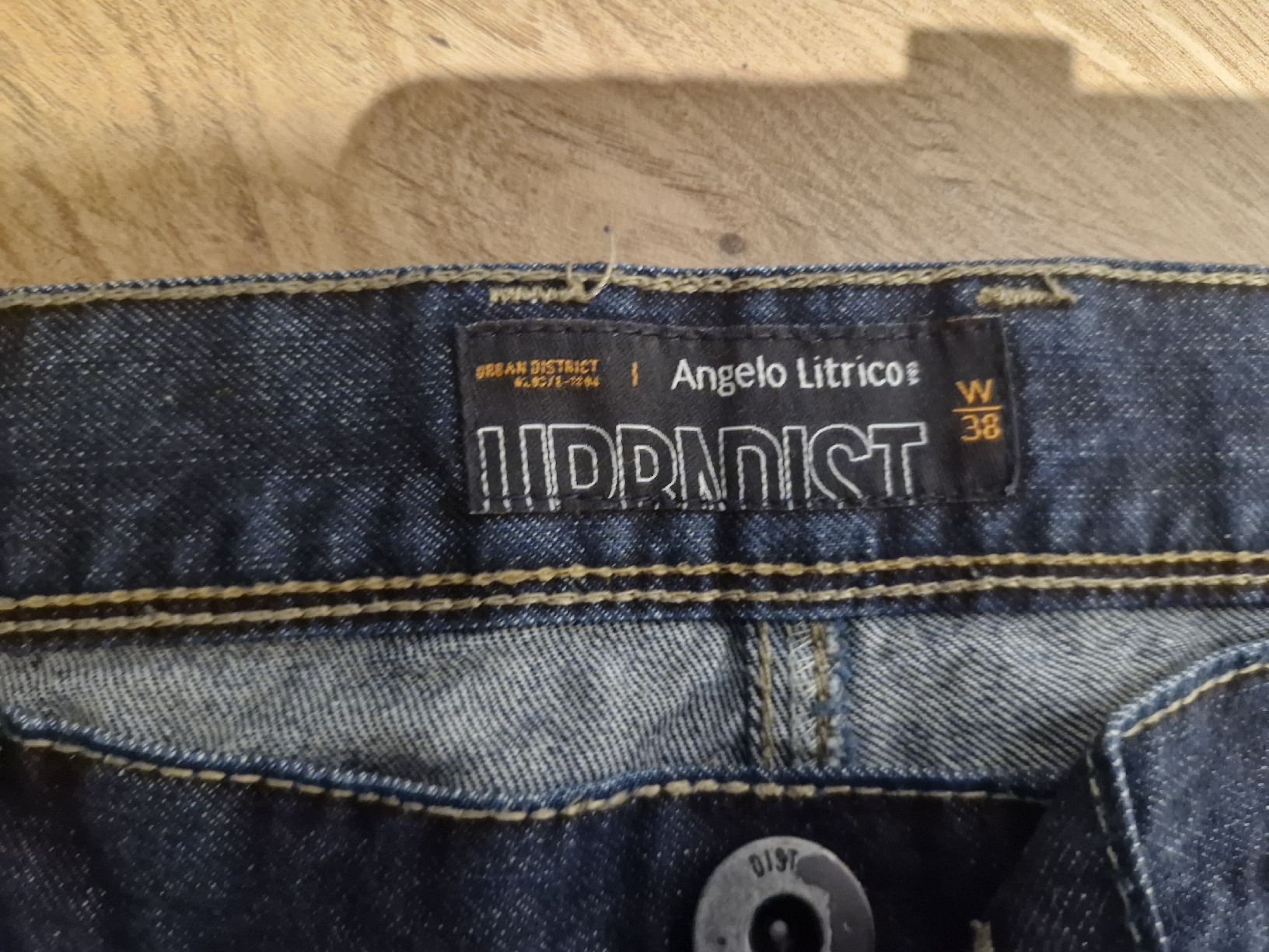 Jeans: Jeans kurz – Usato da Muotathal venduto da Sereina-muheim 3
