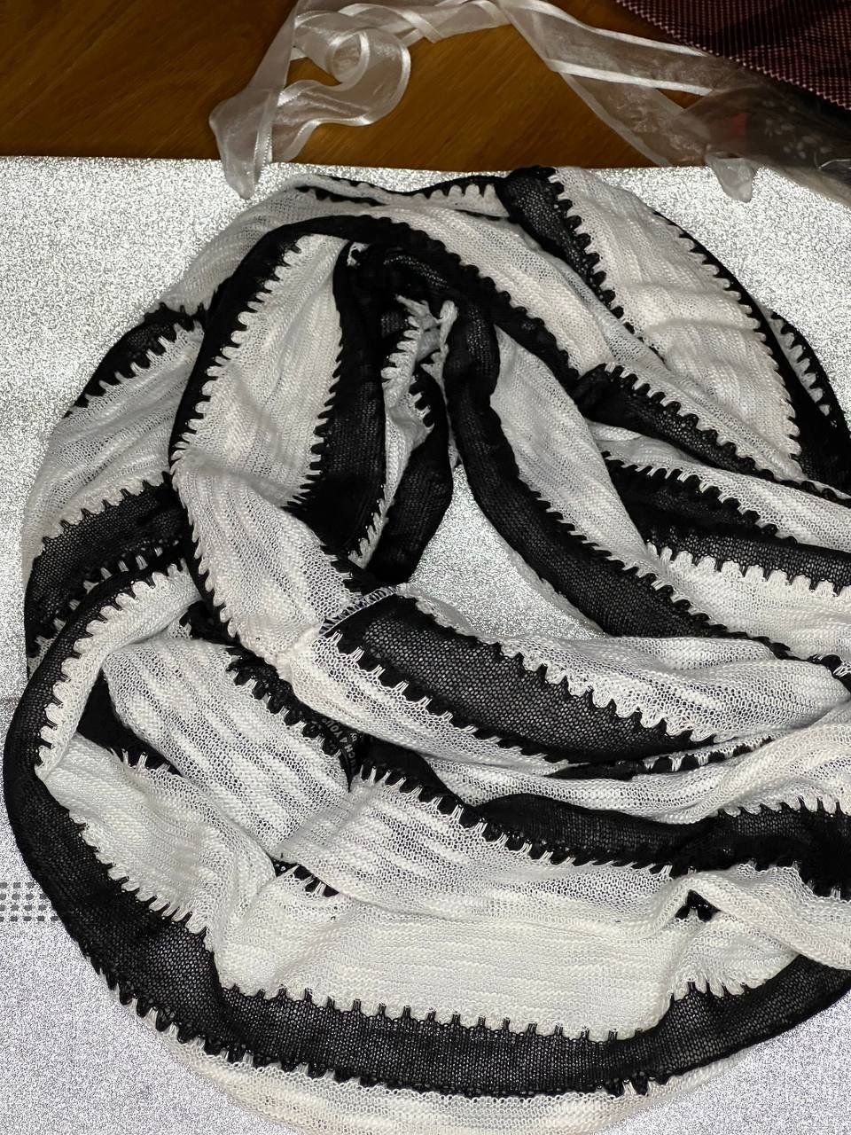 Foulard & Sciarpe: Neue schal mo – Nuovo e nell'imballaggio originale da Riehen venduto da ann_76jw 1
