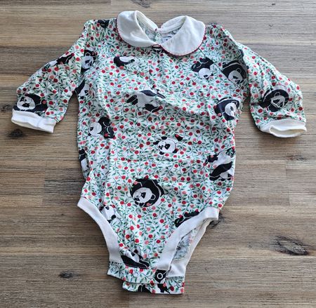 Strampler Babymini de Catimini Grösse 86 Panda Kirschen