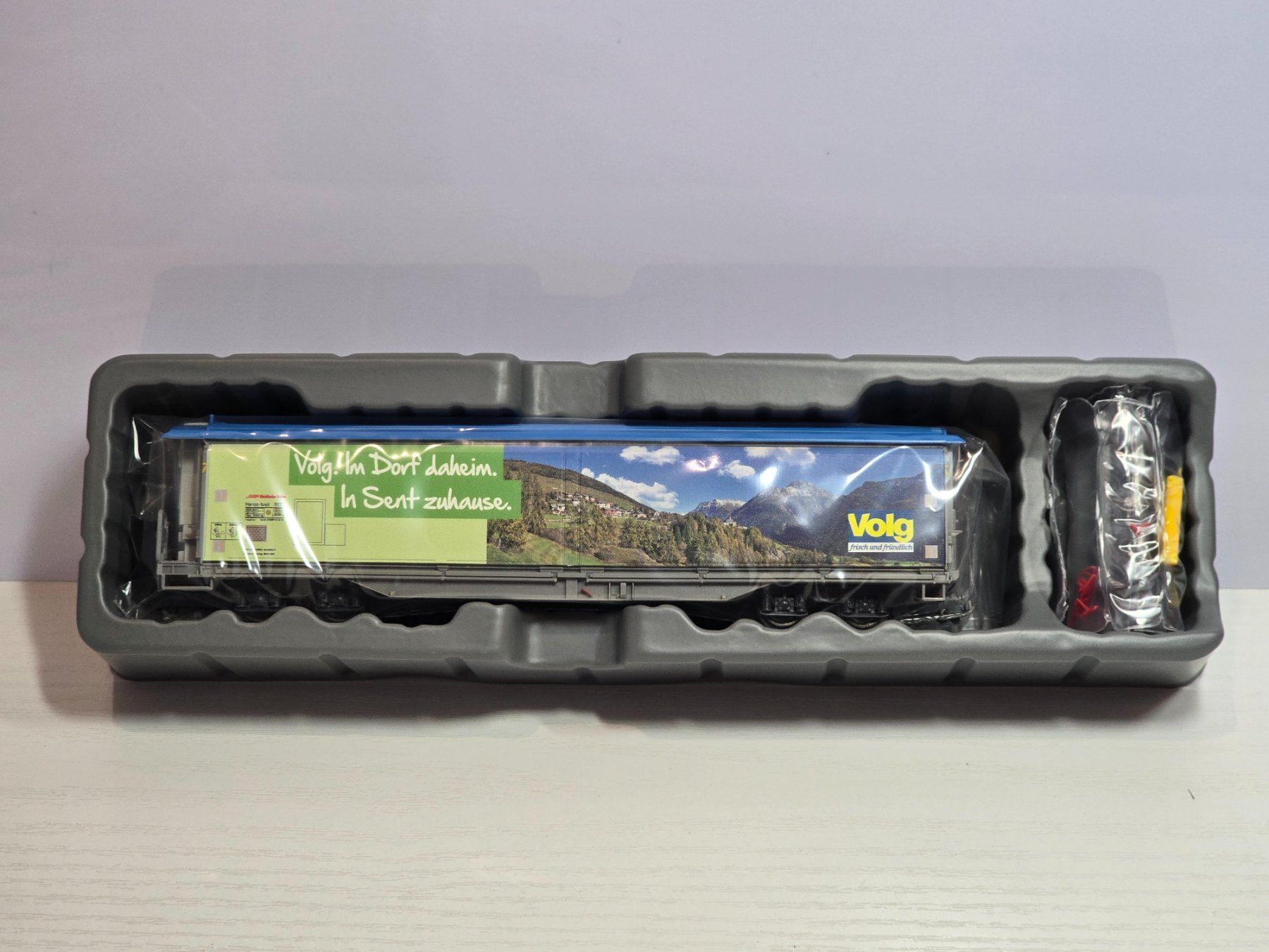 Bemo Modellini di ferrovie: Bemo, 2288167, RhB, Schiebewandwagen, Volg Sent, hellgr. Neu – Nuovo e nell'imballaggio originale da Kloten venduto da Nicola2 2