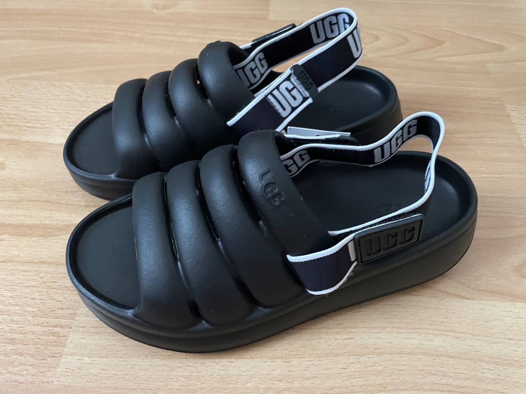 Ugg Scarpe per ragazze: UGG Sandalen Gr. 35 NEU – Nuovo e nell'imballaggio originale da Waltenschwil venduto da hansnine 3