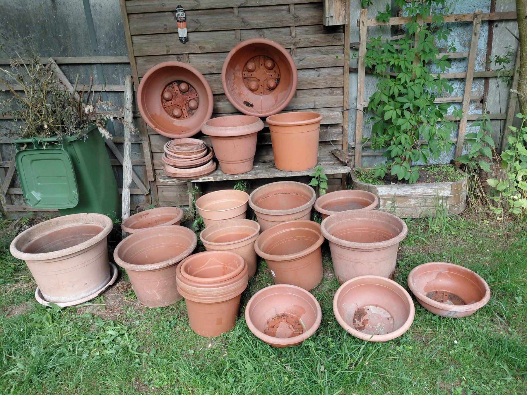 Vasi per fiori: Blumentöpfe Kunststoff 23stk diverse – Usato da zuchwil venduto da parson65