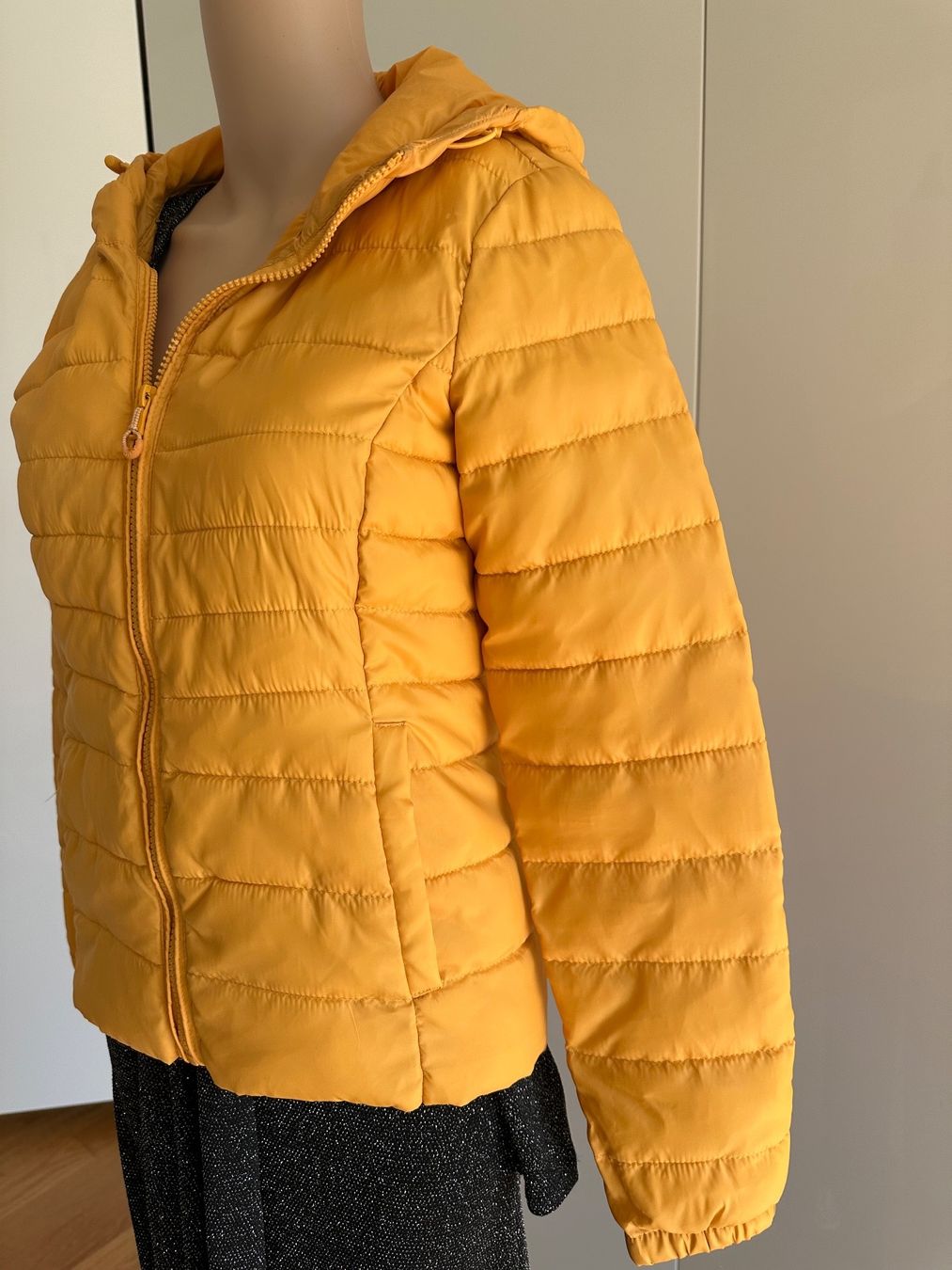Jacken: Windjacke mit Tasche zum Verstauen – Gebraucht aus Thalwil von GerSutter 1