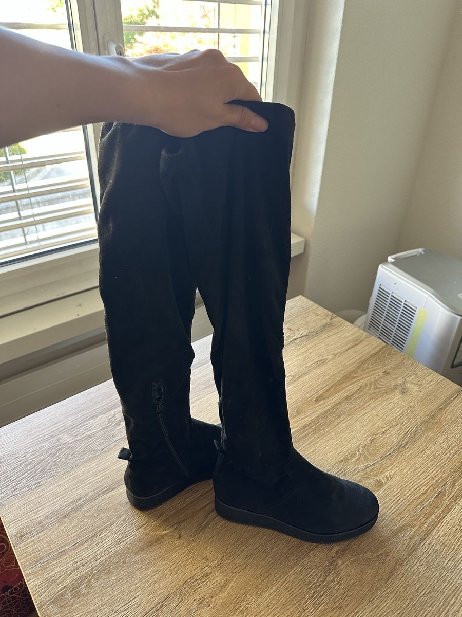 Scarpe da donna: Over-knee black boots size 39 – Usato da Affoltern am Albis venduto da rot_682g