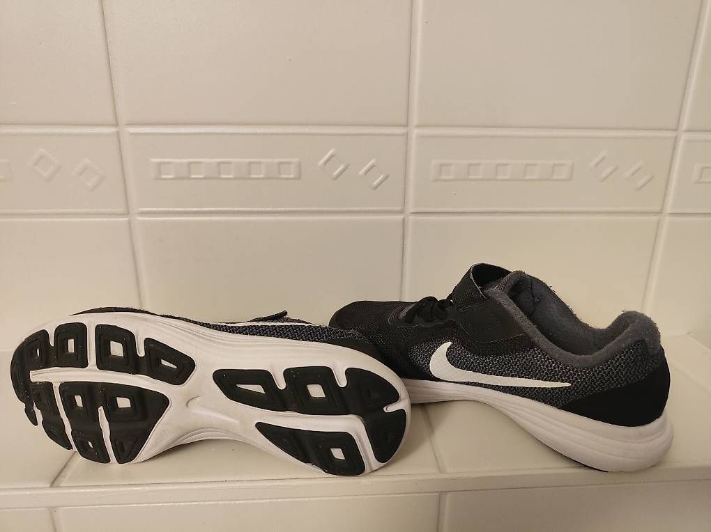 Scarpe per ragazzi: Nike taille 32 enfant – Usato da fribourg venduto da pegalex 2