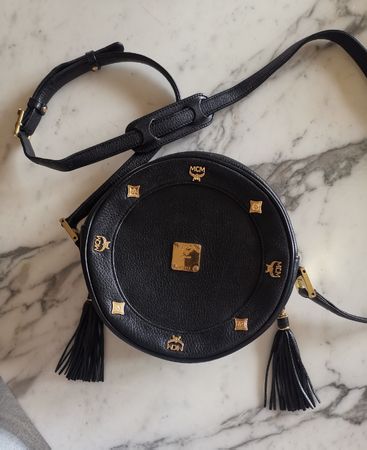 MCM, runde Crossbody Tasche mit Tasseln/Quasten