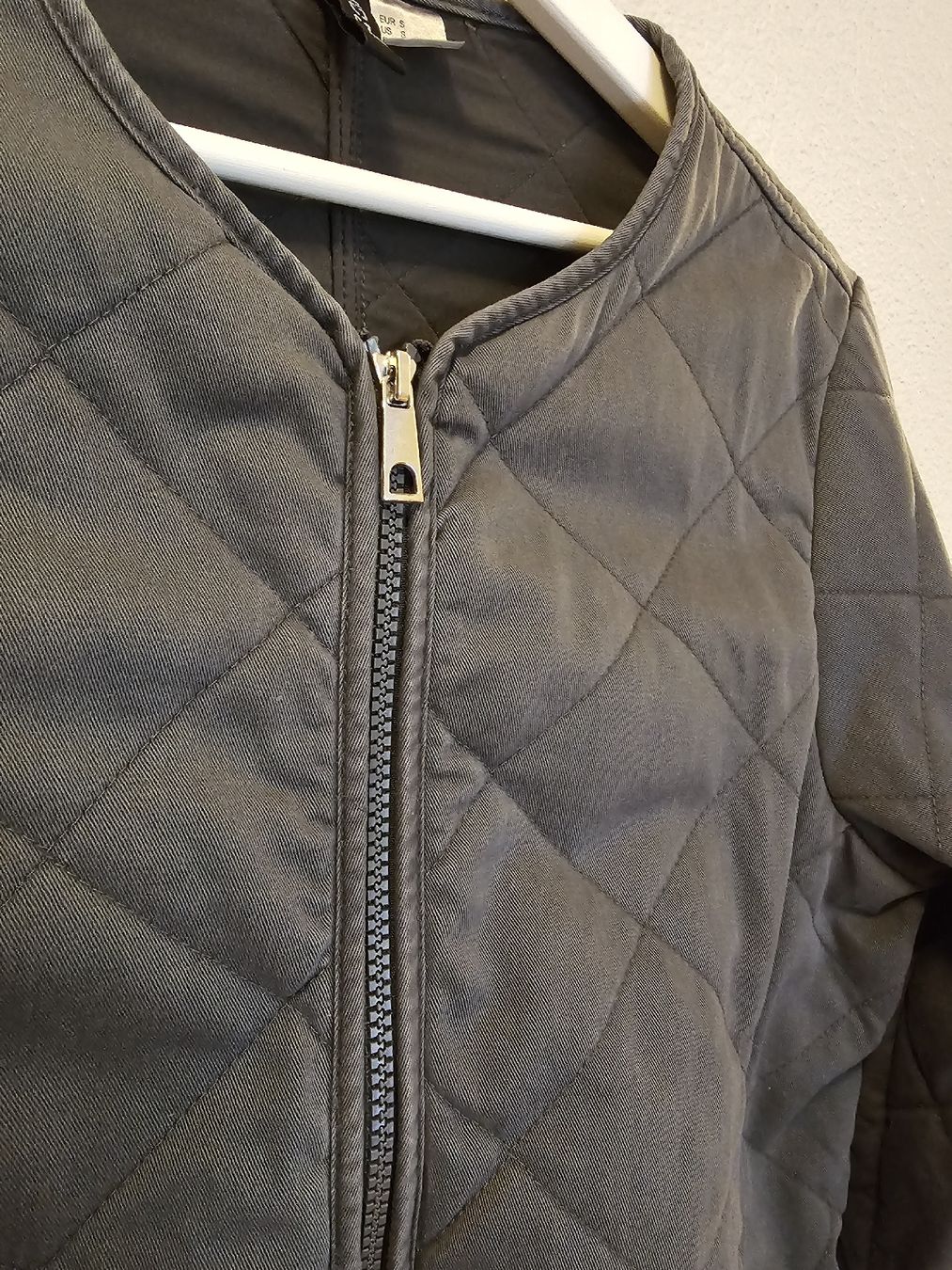 H&M Jacken: H&M Divided Steppjacke dunkelgrau Gr. S – Gebraucht aus Bern von Oscarella 4