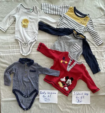 Grösse 62 Kleiderpaket Junge 31-teilig gemischt