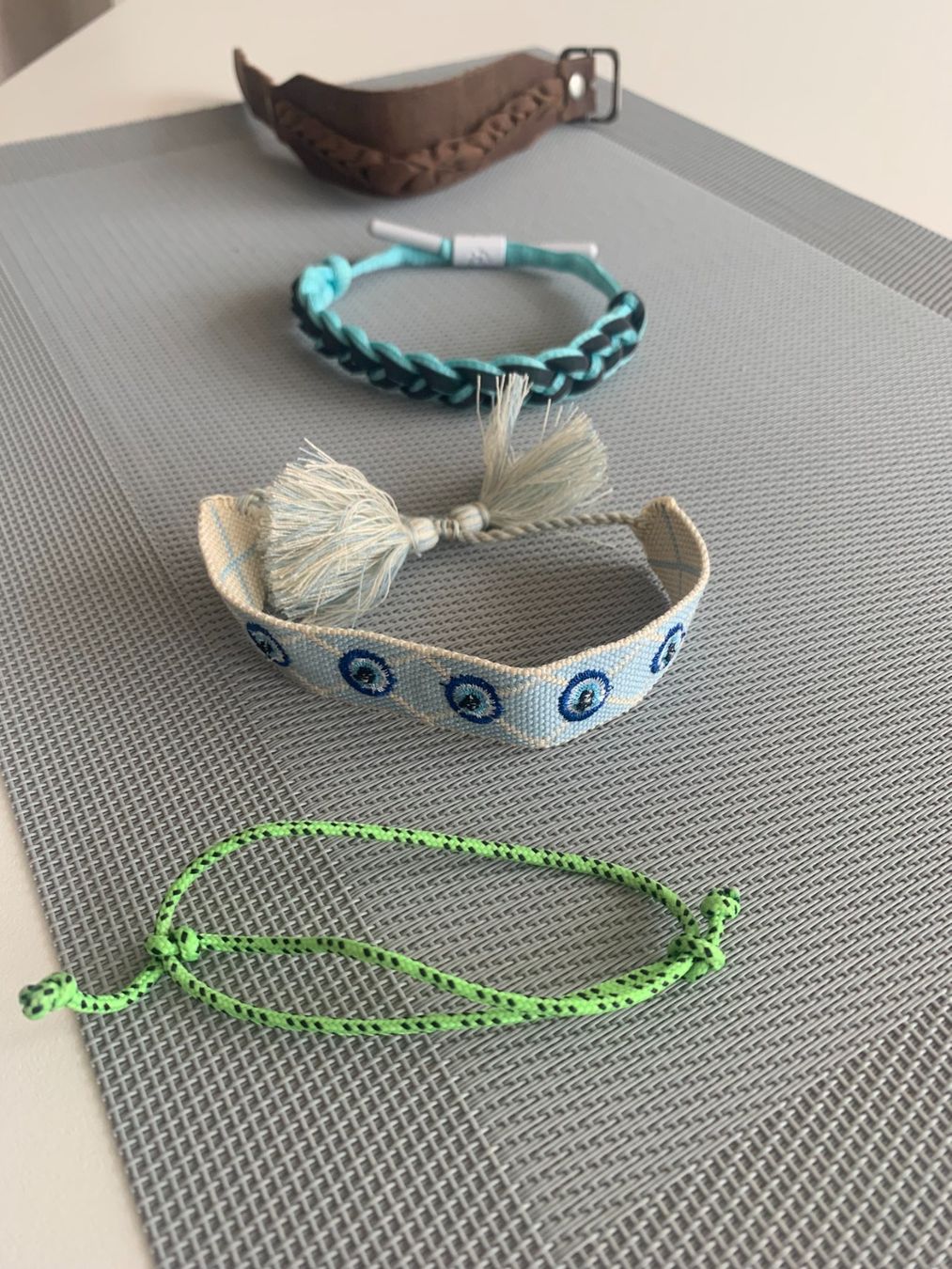 Bracciali & Braccialetti: Bracelets unisexe, un est en cuir – Usato da Puplinge venduto da GenevaEagle 6