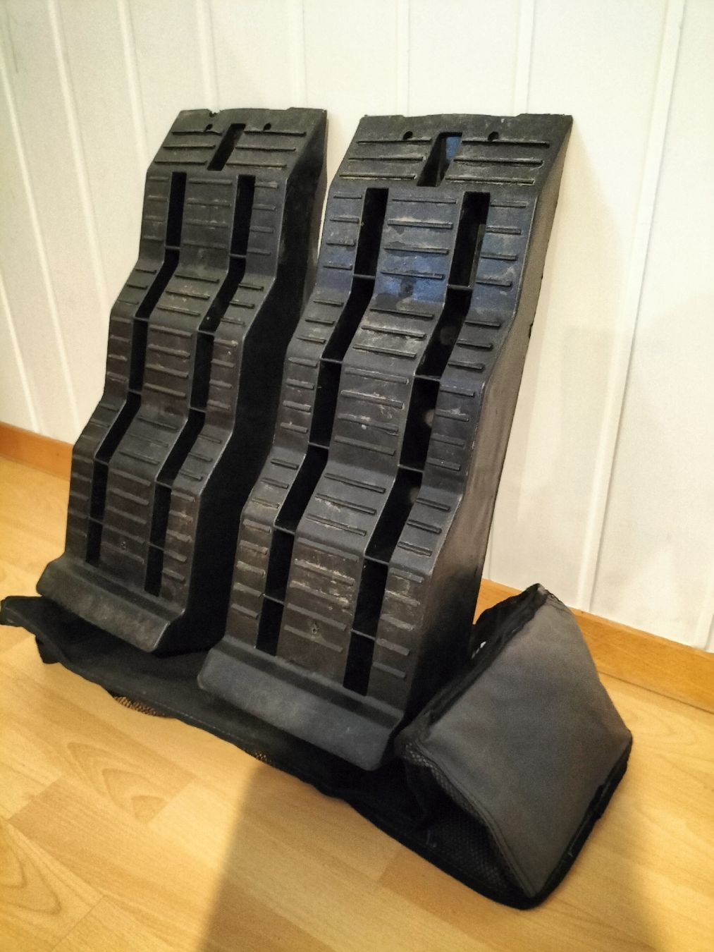 Rampe & Cunei: 2x Thule Auffahrkeile Wohnmobil – Usato da Geuensee venduto da Megi45