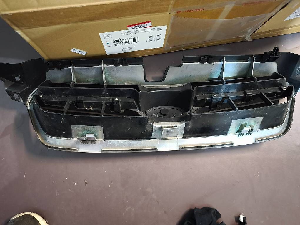 Tutti pezzi di ricambio auto: Subaru Legacy Frontgrill BJ 2005 – Usato da Zihlschlacht venduto da rad_vvm9 2