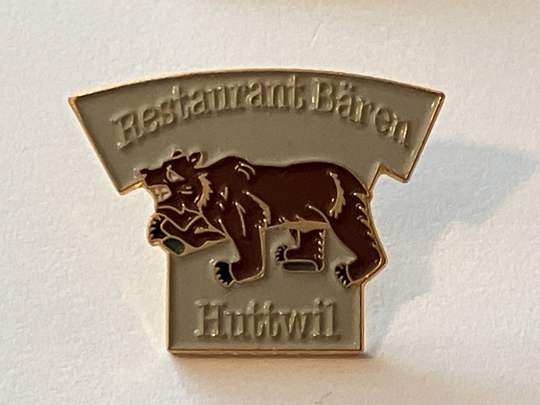 Placchette & Badge: 1 Pin Restaurant Bären Huttwil – Usato da Basel venduto da djwwpp