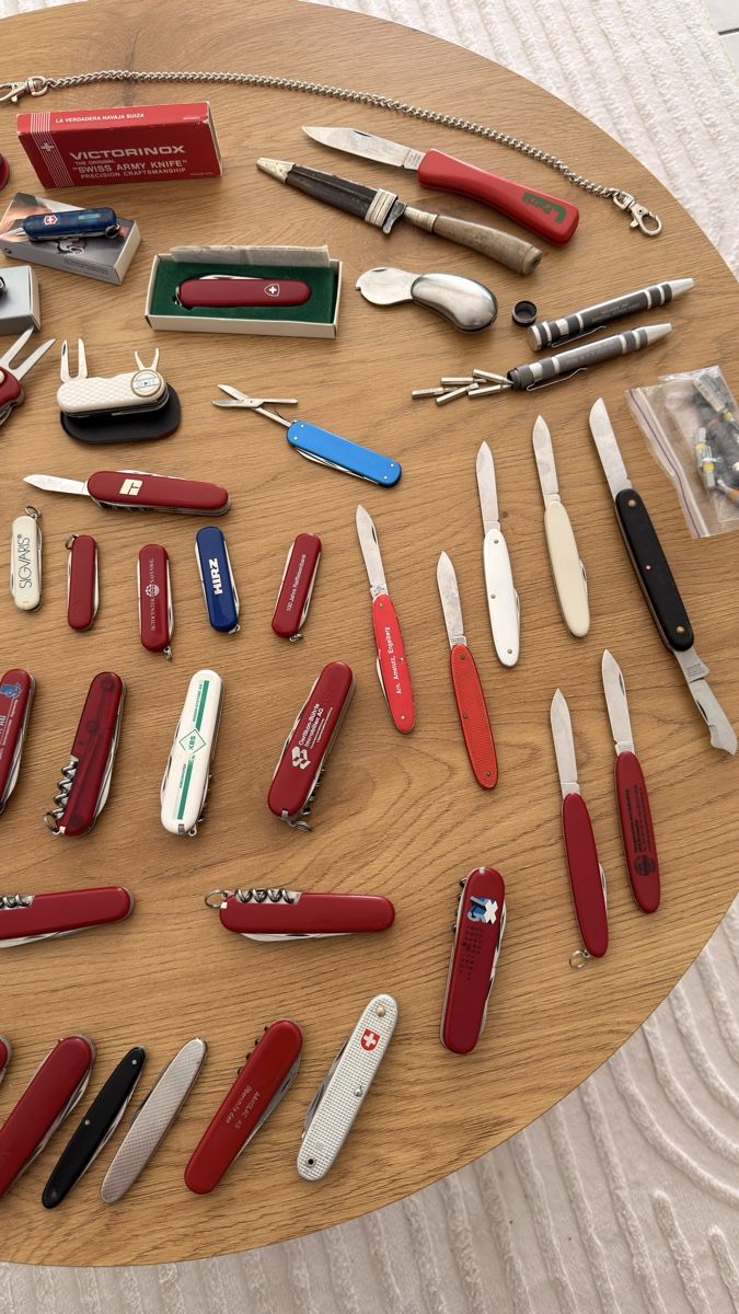 Victorinox Coltelli tascabile: Victorinox Wenger 🔥 – Usato da Däniken SO venduto da Zii.. 5