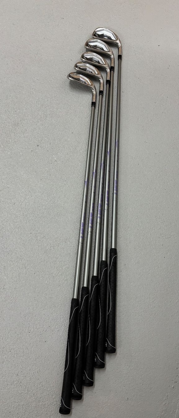 Wilson Schläger & Sets: Wilson Staff D7 Golf Eisen Set Damen RH – Gebraucht aus Schwyz von Mashie 3