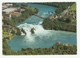 Der Rheinfall mit der Umliegenden Landschaft und den Gebäude