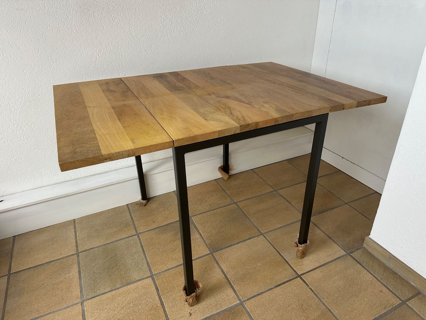 Tables: West Elm Box Frame Drop Leaf Extendable Table – D'occasion à Zürich par fik_7vyv 1