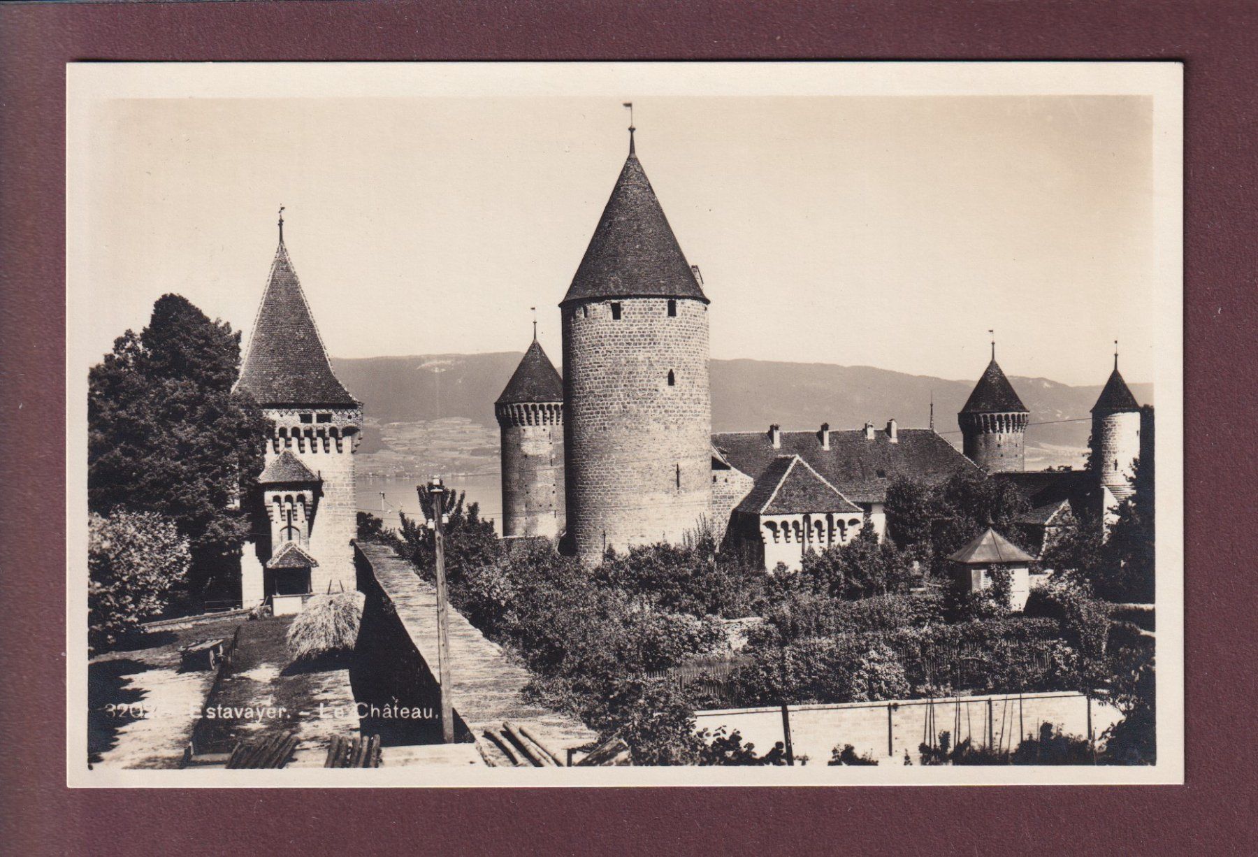 Cartoline postali: ESTAVAYER - Le Château – Usato da Pully venduto da nicecards