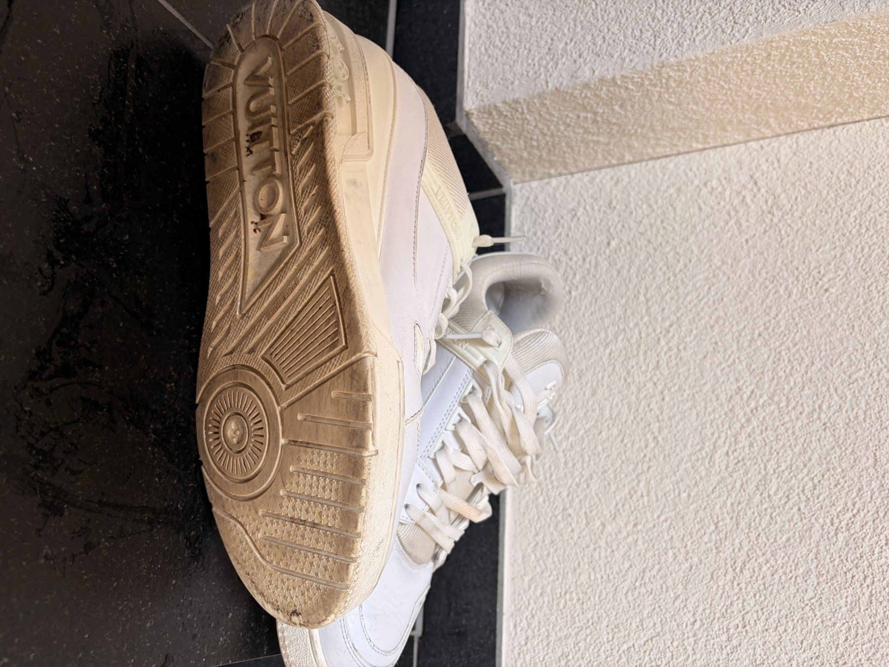 Louis Vuitton Scarpe da uomo: Louis Vuitton Trainer Sneaker Weiss Gr. 43 – Usato da Erlenbach ZH venduto da ene_m6dc 3