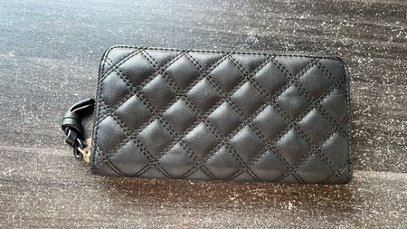 Portefeuille noir matelassé
