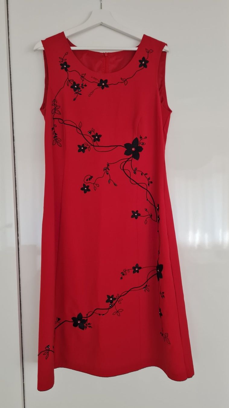 Vestiti: Cute red dress – Usato da Bonstetten venduto da Denitza87