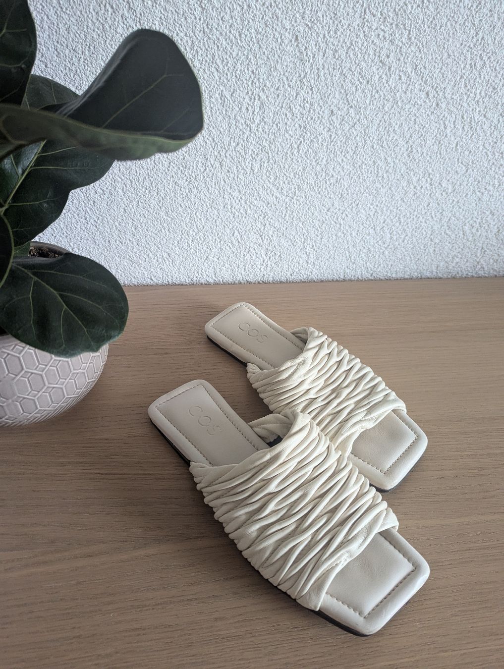 Cos Scarpe da donna: Pantolette COS gr.36 – Usato da St. Gallen venduto da Mosaika