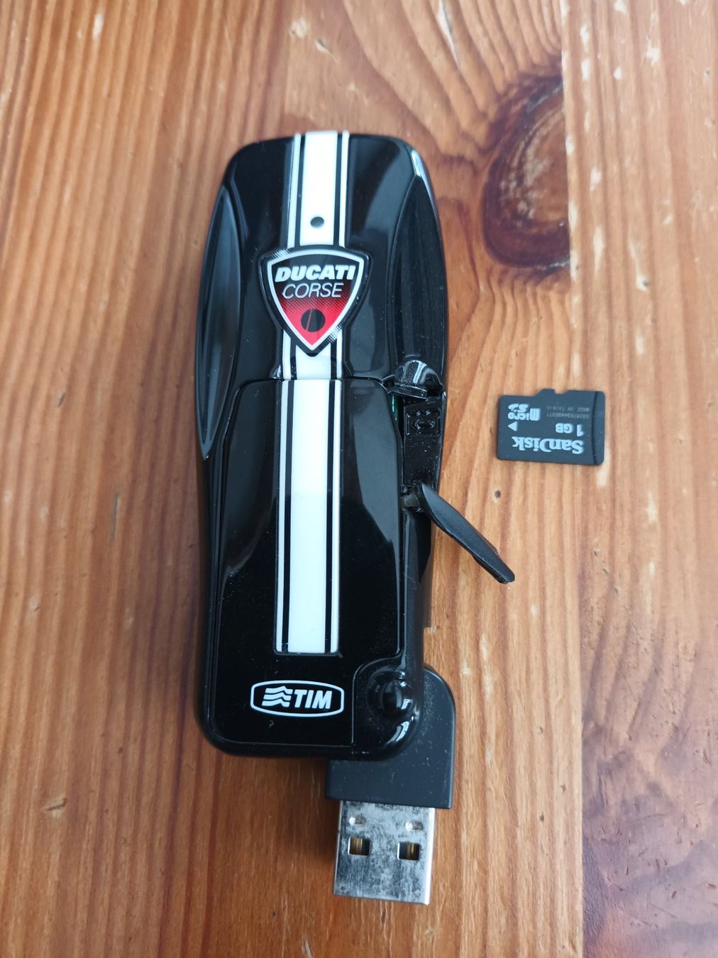 Chiavette USB: Internet Clé  DUCATI, pour collectionneurs – Usato da Bevaix venduto da MD1967 2