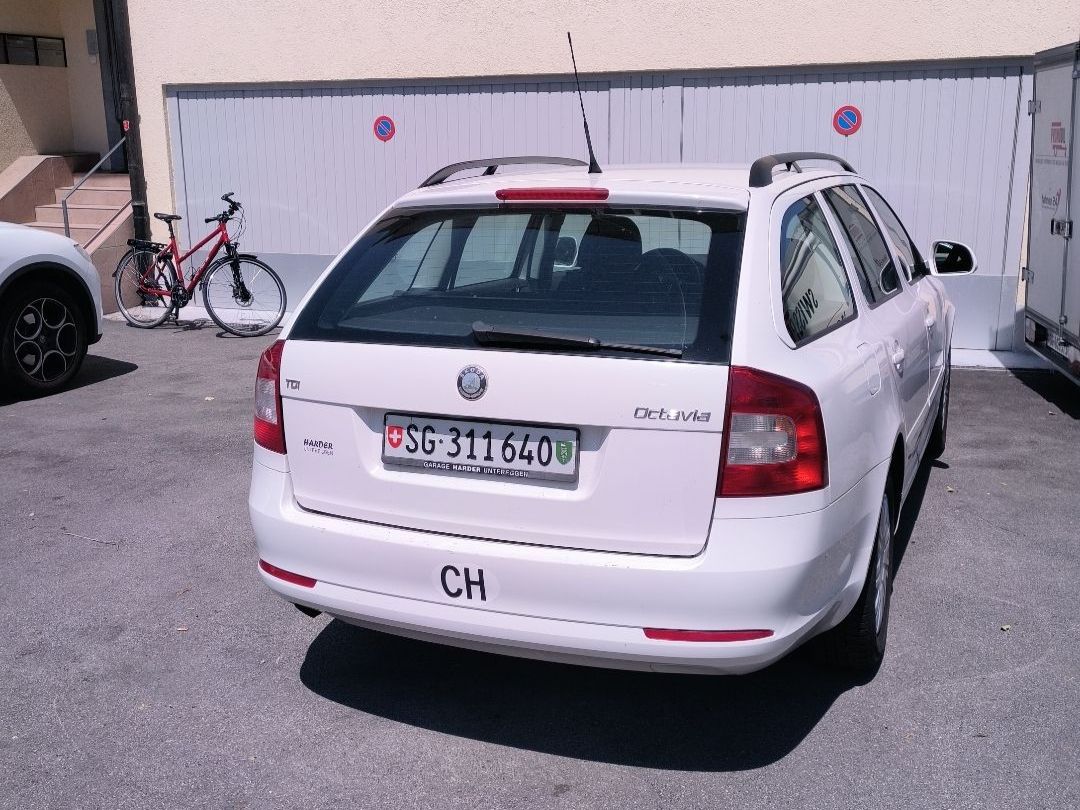 Skoda Automobili: SKODA Octavia Combi 1.6 TDI  MFK 2026 – Usato da Staad SG venduto da Paola2013 1