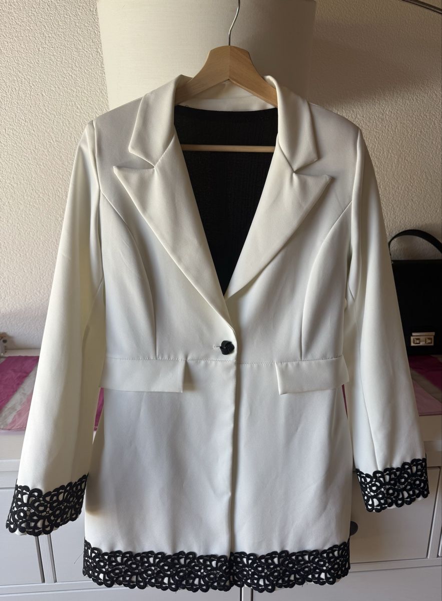 Giacche: SET Weisser Blazer mit Spitze + Schwarzer Body, Grösse M – Nuovo (secondo la descrizione) da Fislisbach venduto da jelennn
