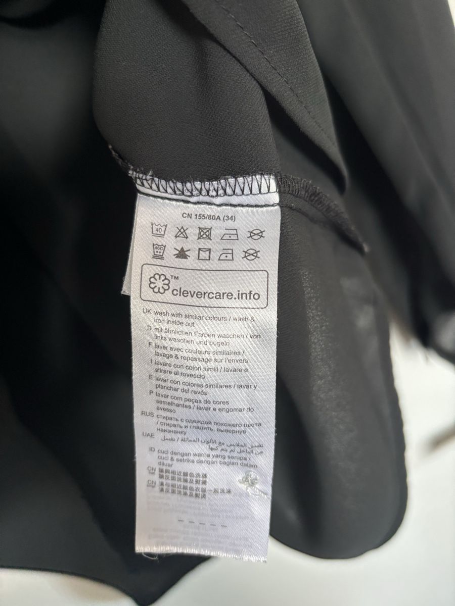 Esprit Lotti di vestiti: 2x Esprit Blusen schwarz und weiss – Usato da Ballwil venduto da lenovum 1
