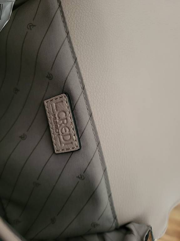 Sacs femmes: Umhängetasche / Handtasche – D'occasion à Zürich par sav_j57v 1