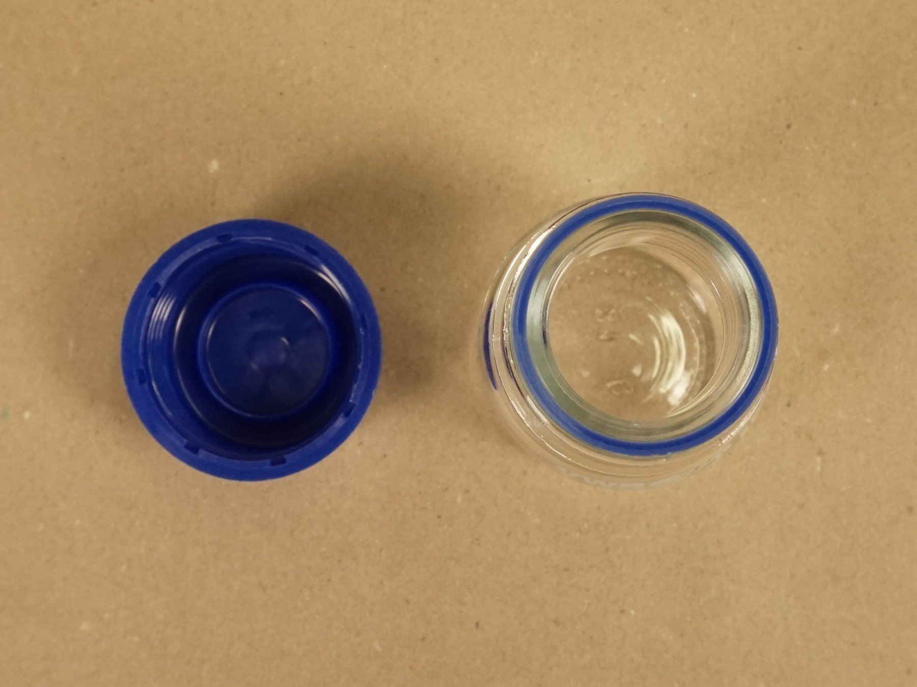 Accessori da laboratorio: Laborglasflasche 100ml mit Deckel – Usato da Pratteln venduto da Restwert_Pratteln 2